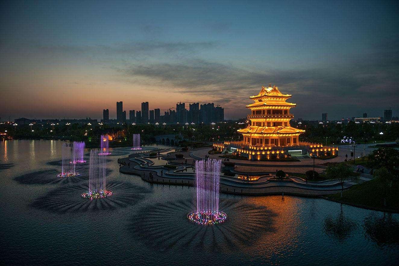 邢台古城墙下的历史风情画卷